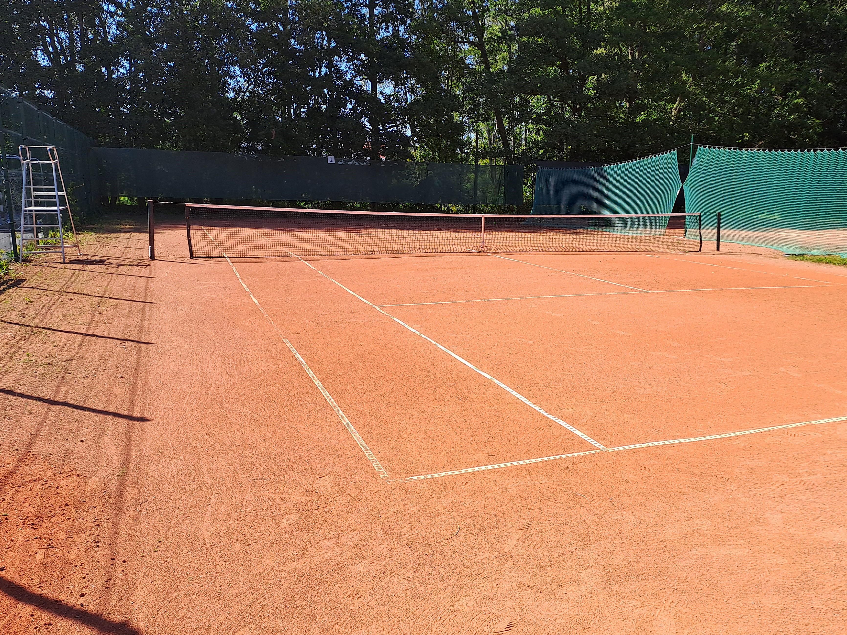 Püünsi kool tenniseväljak